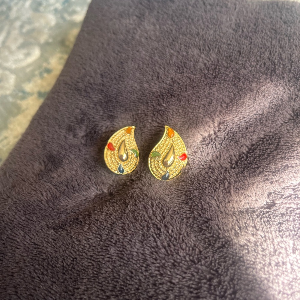 Avon Gold Toned Paisleys Color Teardrop Clip on earrings